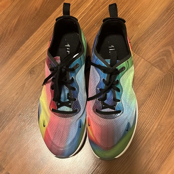 Women’s Nike shoes - Picture 2 of 4